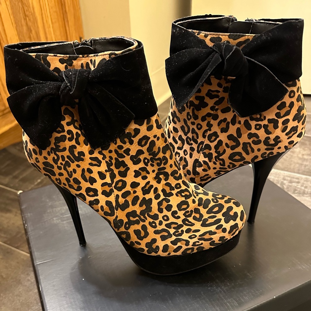 Brand new cheetah boots with bow